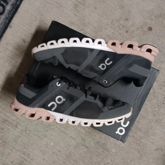 On Cloudflow Wmns Running Shoes 'Rock Rose' Sz.10 - Picture 2 of 11